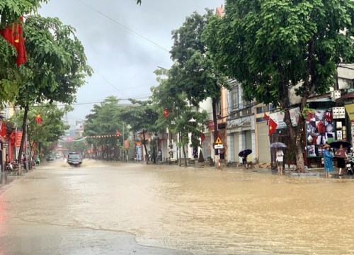 Mưa lớn tại các địa phương, gây nhiều thiệt hại về người và tài sản