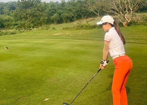 Style chơi golf của sao Việt: Hương Giang "ăn vận" đơn giản nhất hội dù vướng nghi án hẹn hò, Quỳnh Nga khoe dáng với váy ngắn xẻ cao tít tắp