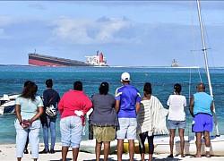 Tàu chở hàng của Nhật Bản tràn dầu sau nhiều ngày mắc kẹt ở Mauritius