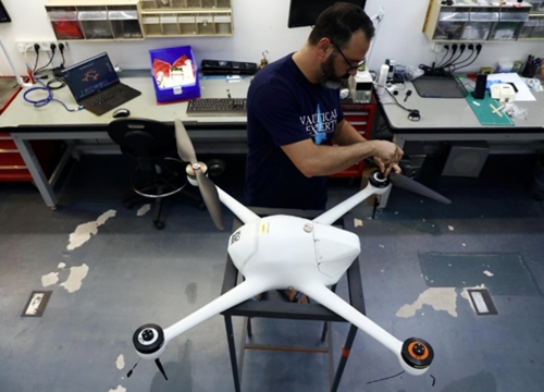 Theo dõi người dân tụ tập bằng drone