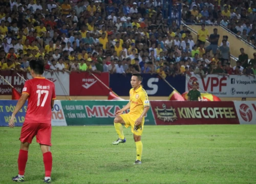 Cầu thủ thấp nhất V.League: Từ dị nhân sân cỏ tới tỷ phú chơi lan