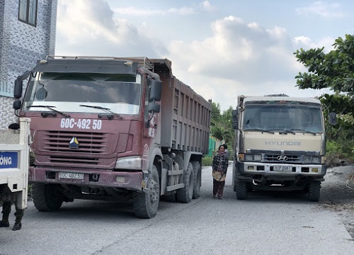 CLIP: Cuộc điện thoại ngang trái và người đàn ông "dở chứng" khiến tài xế xe tải "đau đầu"