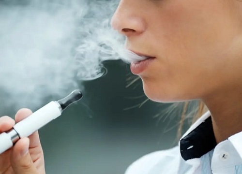 Không chỉ những bệnh nền, mà hút vape cũng tăng nguy cơ nhiễm COVID-19