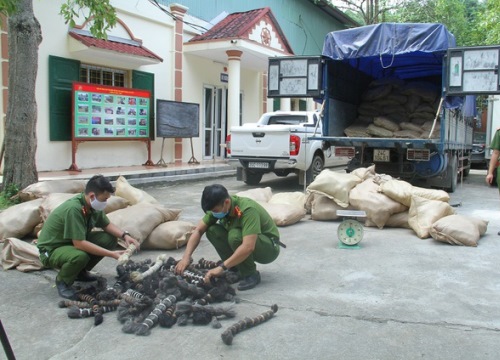 Lào Cai: Bắt quả tang xe tải chở 6 tấn lông động vật tại khu vực biên giới