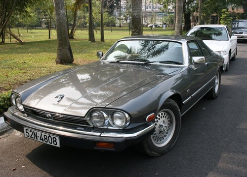 Ngắm 'xe cổ' Jaguar XJS bao người Việt mơ ước