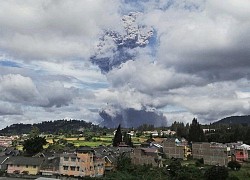 Núi lửa Sinabung của Indonesia phun trào