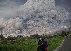 Núi lửa Sinabung (Indonesia) phun trào nhiều lần, cảnh báo dung nham lạnh