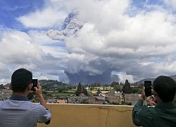 Núi lửa Sinabung phun trào ở Indonesia, tro bụi bay cao tới 5.000 m