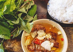 Quanh Hà Nội có mấy thứ bún: bún ốc, bún chả, bún đậu...