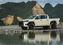 Giá lăn bánh các phiên bản của dòng xe bán tải Hilux vừa ra mắt