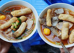 Giữa trưa, người Sài Gòn xì xụp bánh canh vỉa hè chỉ bán giờ "thiêng"