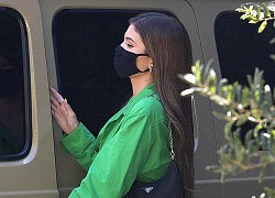 Kylie Jenner thu hút mọi ánh nhìn khi đi sinh nhật cùng em gái