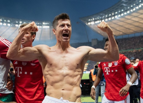 Lewandowski tăng cường cơ bắp nhờ ăn uống ngược đời