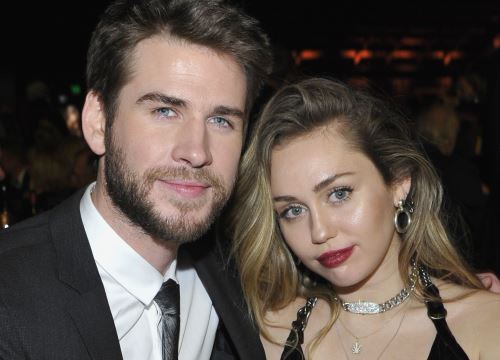 Miley Cyrus trao trinh tiết cho Liam năm 16 tuổi