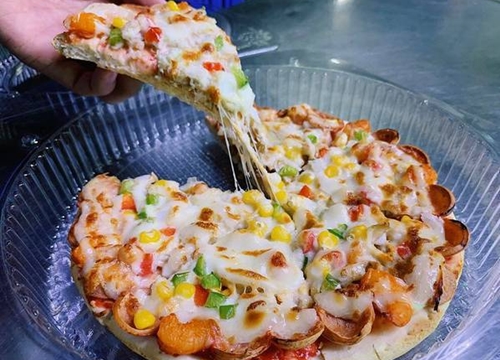 Pizza phô mai tan chảy: Thưởng thức ẩm thực phương Tây một cách rất Việt