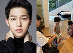 Song Joong Ki lộ diện khác lạ, dửng dưng đi chơi với gia đình sau khi bị Song Hye Kyo &#8220;đá xoáy&#8221;