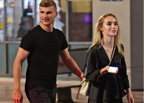 Timo Werner cùng bạn gái dạo phố ở London, ăn nhà hàng giảm giá