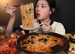 TQ phạt clip mukbang 'giả vờ ăn', gây lãng phí thực phẩm