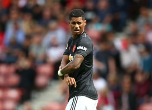 CĐV MU chỉ trích Martial vì chạy chỗ cản Rashford dứt điểm