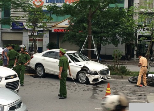 Clip: Tự lao đầu vào xe khiến 3 ô tô đâm nhau, người đàn ông còn đòi ăn vạ