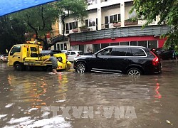 Kinh nghiệm lái xe qua đoạn đường ngập nước không thể bỏ qua