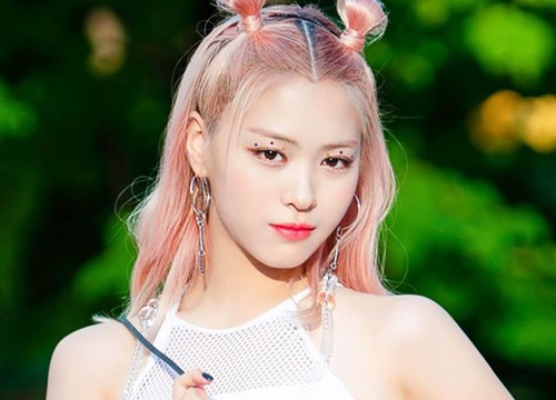 Ryu Jin (ITZY) tiết lộ bí mật vì sao các nữ idol K-Pop buộc phải có thân hình mảnh mai