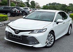 Toyota Camry vượt VinFast Lux A2.0 dẫn đầu xe hạng D, Honda Accord tiếp tục 'đội sổ'