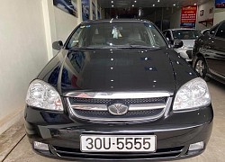 Xe "cỏ" 12 năm biển VIP đắt hơn giá thị trường cả trăm triệu đồng