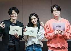 "Anh em hồ ly" Kim Bum - Lee Dong Wook khoe ảnh đẹp ma mị, chị em thi nhau đòi "bắt em đi!"