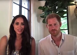 Harry - Meghan lần đầu xuất hiện trong biệt thự mới