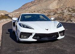 Chevrolet Corvette C8 gặp lỗi nắp capô tự bung khi đang chạy