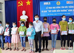 Liên đoàn Lao động An Giang trao học bổng Tôn Đức Thắng lần thứ 25