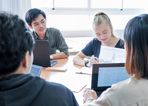 Sinh viên kinh tế - Làm sao mở rộng cơ hội việc làm tương lai?