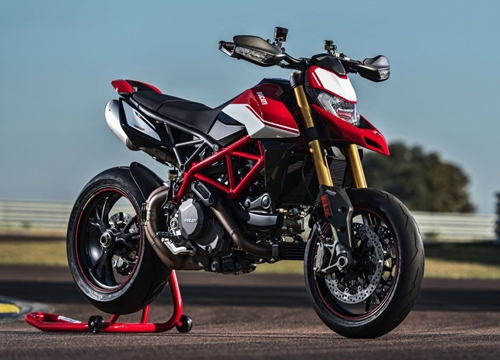 Tầm giá 400 triệu đồng, nên chọn Ducati Hypermotard 950 hay Triumph Tiger 800 XRT?