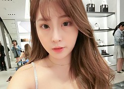 Không mặc nội y và tạo dáng sexy khi ăn thịt nướng, cô gái xinh đẹp gây chú ý cực mạnh nhưng cũng nhiều gạch đá không kém