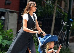"Chân dài" Irina Shayk để mặt mộc đưa con gái cưng đi dạo phố
