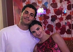 Chân dài triệu đô Kendall Jenner mặc bikini tí hon âu yếm bạn trai cực phẩm