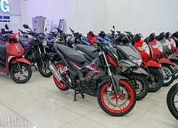 Covid-19 chưa qua tháng cô hồn lại đến, xe máy chạy đua 'chống ế'
