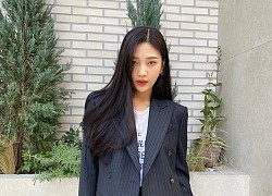 Instagram sao Hàn tuần qua: Jisoo (Black Pink), Joy (Red Velvet) so kè phong cách khi cùng chọn hình ảnh nữ quyền cá tính