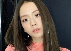 Jisoo rất hay đánh son "lem nhem", tưởng lỗi nhưng lại là độc chiêu giúp cô chuyển style sexy thành công