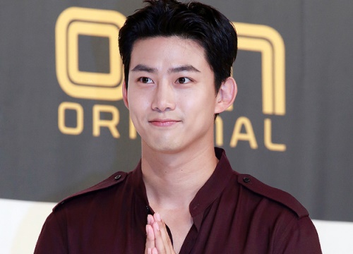 Ok Taecyeon (2PM) lỡ để lộ mặt bạn gái bí mật: Dẫn người yêu về ra mắt gia đình?