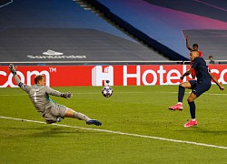 Thủ môn Neuer càng già càng hay: "Người nhện" khiến Neymar - Mbappe "khóc thét"