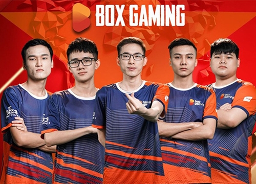 Biến căng: Đội trưởng BOX Gaming PUBG Mobile "tung chưởng" đấm sấp mặt đồng đội ngay trên sóng livestream