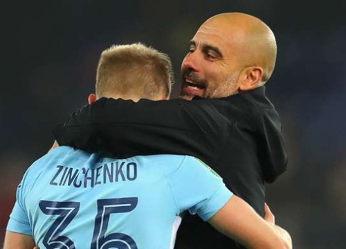 Hậu vệ Man City gặp họa vì vợ đẹp làm điều "khó đỡ" với... HLV Guardiola