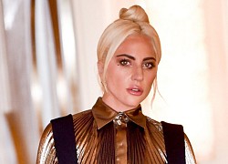 Lady Gaga đăng ảnh ngâm mình trong bồn đá