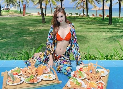 Lan Ngọc tung ảnh bikini nóng bỏng cùng mẹ ruột