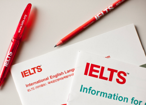 So sánh bài thi IELTS trên giấy (paper-based) và trên máy tính (computer-based)