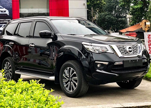 Xe SUV Nissan Terra tiếp tục giảm giá thêm cả trăm triệu đồng trong tháng Ngâu