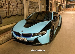 BMW i8 của doanh nhân kinh doanh online nổi bật với hai tông màu độc đáo, biển số gây chú ý hơn cả