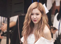 Diện váy fan tặng chụp photoshoot, Rosé (Black Pink) khiến món đồ ngay lập tức 'cháy hàng'